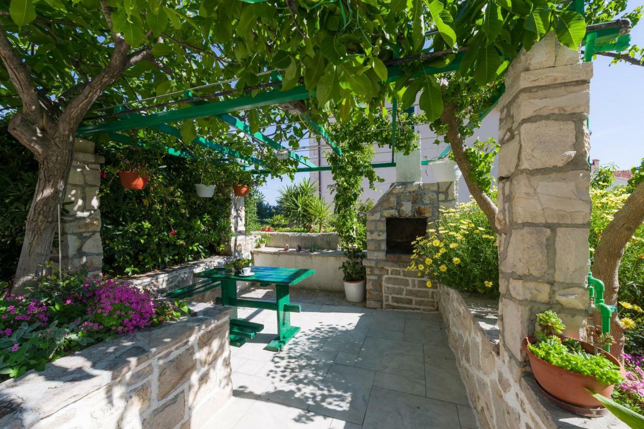 Apartments Nada Бол Экстерьер фото