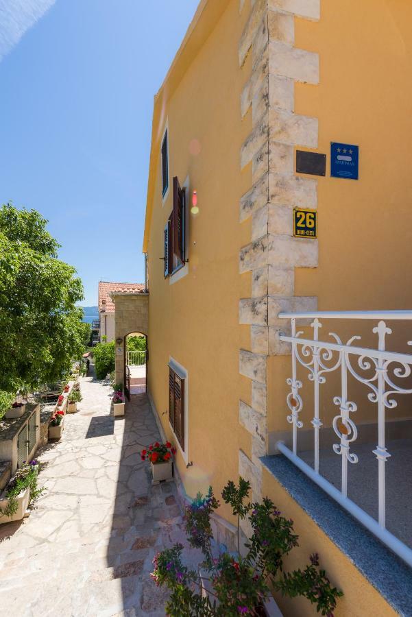 Apartments Nada Бол Экстерьер фото